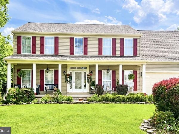 383 EL VISTA DRIVE, HANOVER, PA 17331