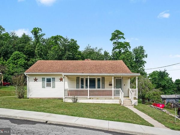 18 HOLLY STREET , MOUNT HOLLY SPRINGS, PA 17065