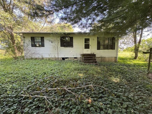 2804 Old Lexington Road , Cave City, KY 42127