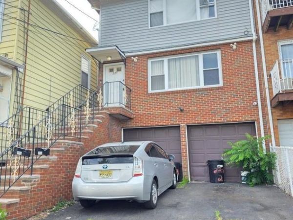 229 Delaware St, Elizabeth, NJ 07206