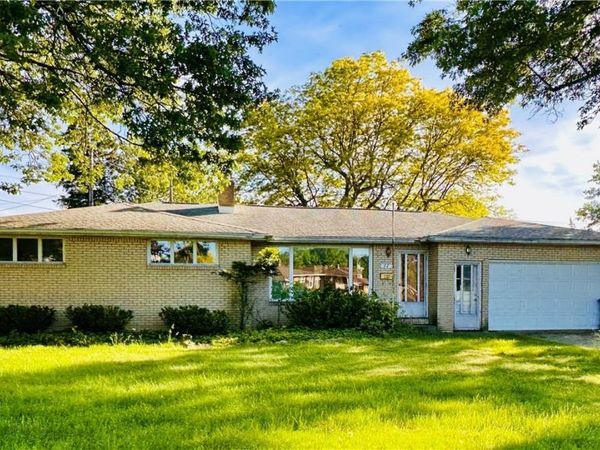 37 Brian Lane, West Seneca, NY 14224