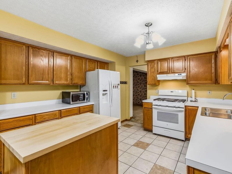 3694 STUNSAIL Lane , Columbus, OH 43221 Photo 13