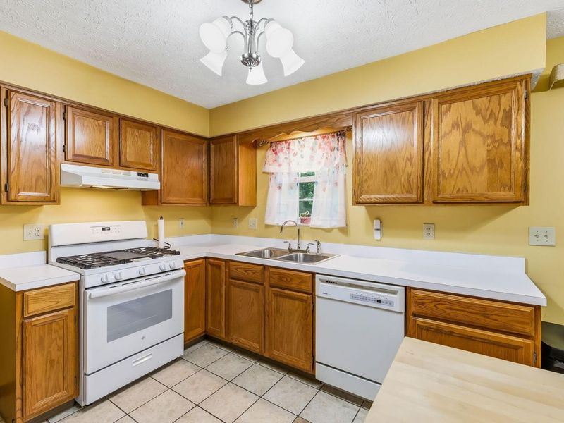 3694 STUNSAIL Lane , Columbus, OH 43221 Photo 14