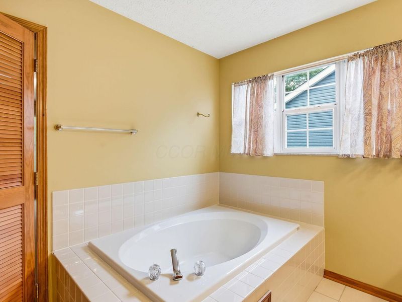 3694 STUNSAIL Lane , Columbus, OH 43221 Photo 34