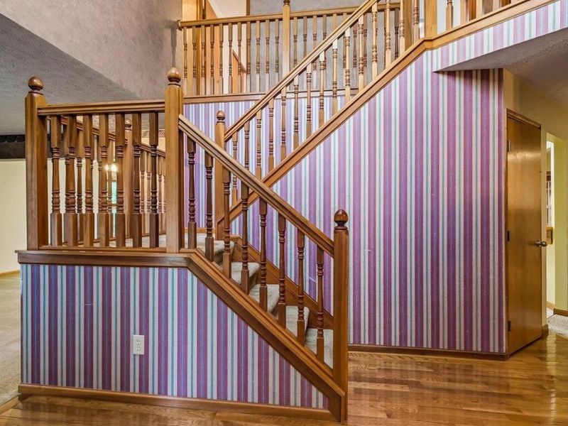3694 STUNSAIL Lane , Columbus, OH 43221 Photo 5