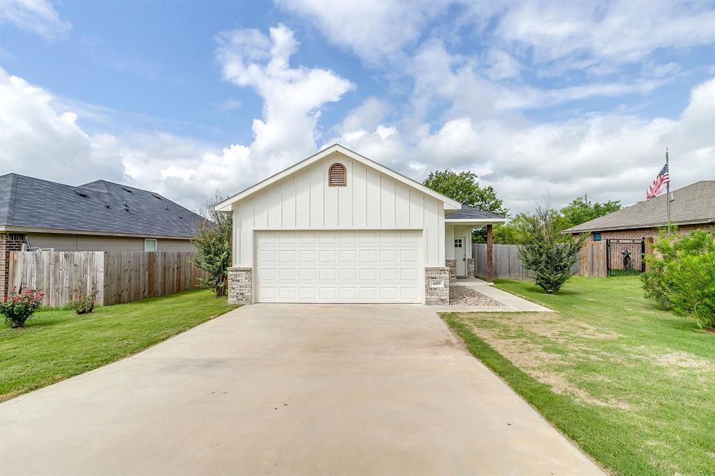 609 Mesquite, Rio Vista, TX 76093 Main Photo