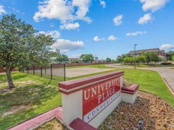 525 Southwest Parkway, Unit 104, College Station, TX 77840