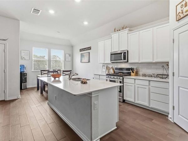 11005 Mustang Trail, Aubrey, TX 76227