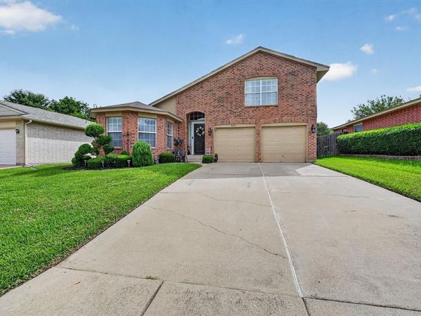 525 Berryhill Drive, Mansfield, TX 76063