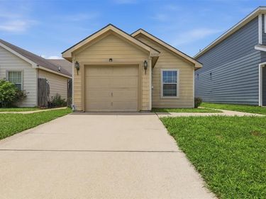 10716 Wild Oak Drive, Fort Worth, TX 76140