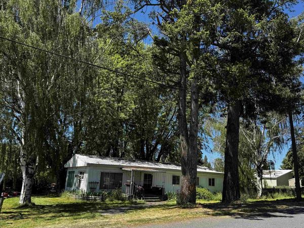 407 N 2nd St, Garfield, WA 99130