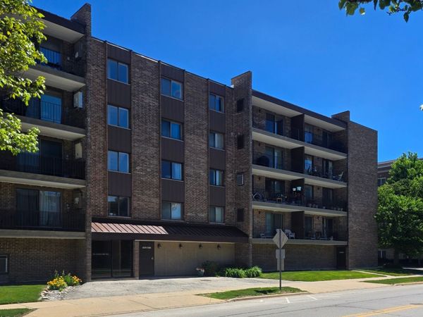 828 Graceland Avenue, Unit 404, Des Plaines, IL 60016