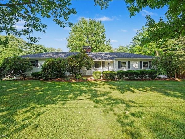 1974 Silver Fox Lane NE, Warren, OH 44484