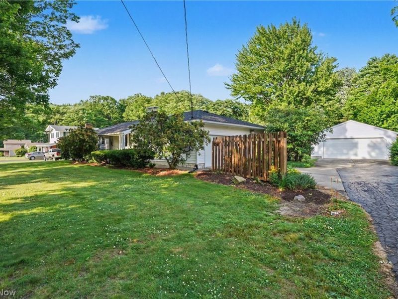 1974 Silver Fox Lane NE, Warren, OH 44484 Photo 2