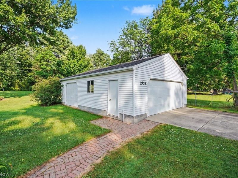 1974 Silver Fox Lane NE, Warren, OH 44484 Photo 3