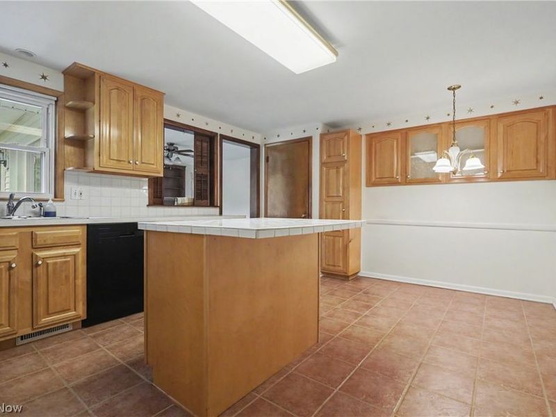 1974 Silver Fox Lane NE, Warren, OH 44484 Photo 6
