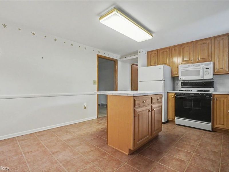 1974 Silver Fox Lane NE, Warren, OH 44484 Photo 7