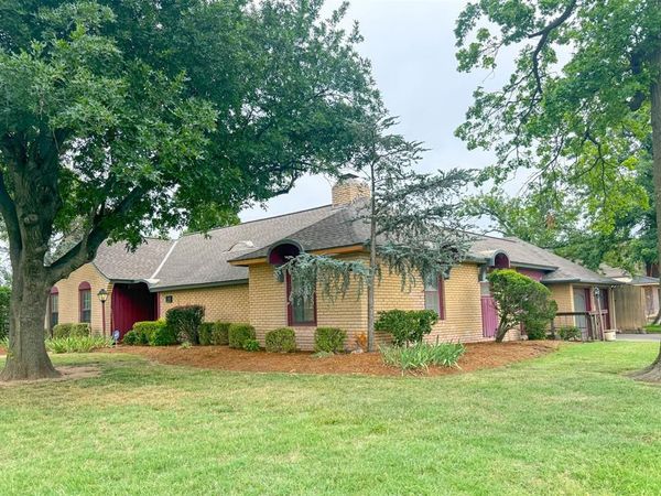 1816 Huntington Avenue, Nichols Hills, OK 73116