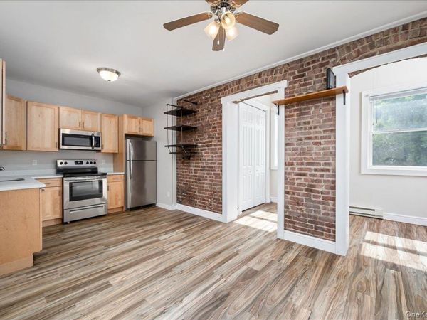 548 Warburton Avenue, Unit 2E, Hastings-on-Hudson, NY 10706