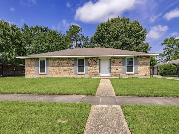 4620 Southwind Dr, Baton Rouge, LA 70816