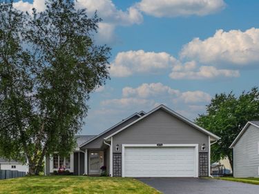 9176 Sierra Road, Woodbury, MN 55125