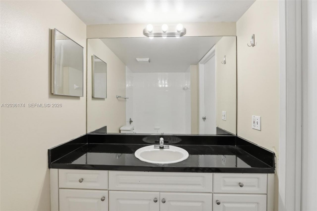 520 SE 5th Ave, Unit 2403, Fort Lauderdale, FL 33301 Photo