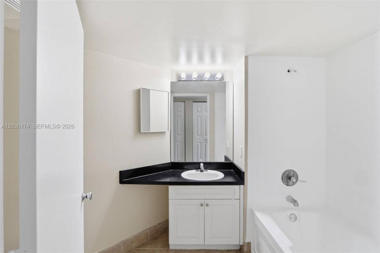 520 SE 5th Ave, Unit 2403, Fort Lauderdale, FL 33301 Photo