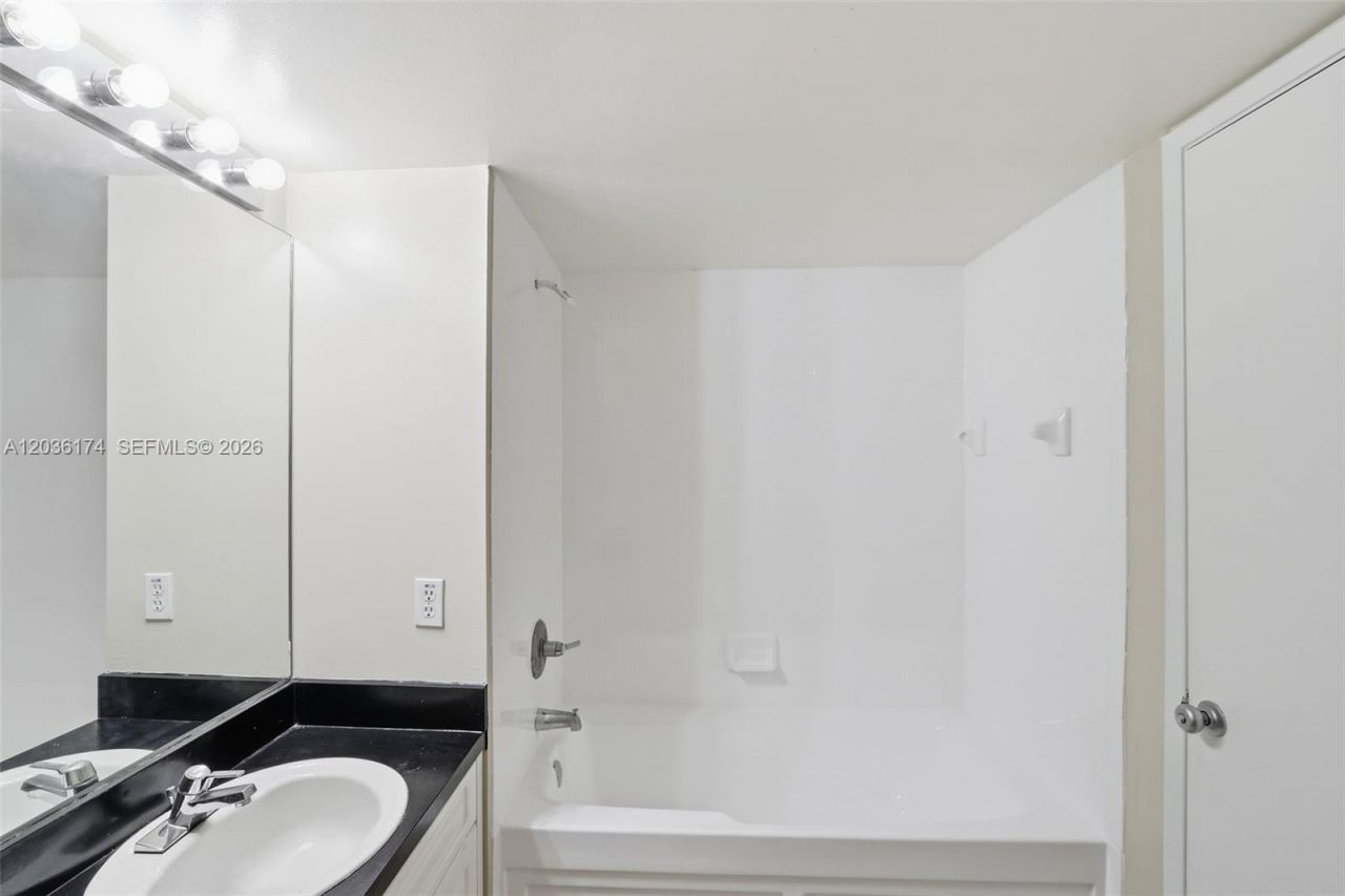 520 SE 5th Ave, Unit 2403, Fort Lauderdale, FL 33301 Photo