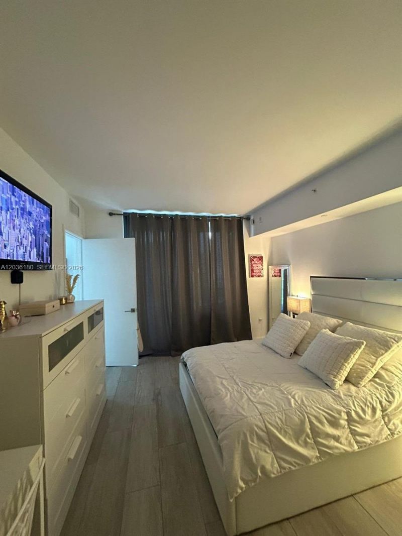 45 SW 9th St , Unit 1409, Miami, FL 33130 Photo