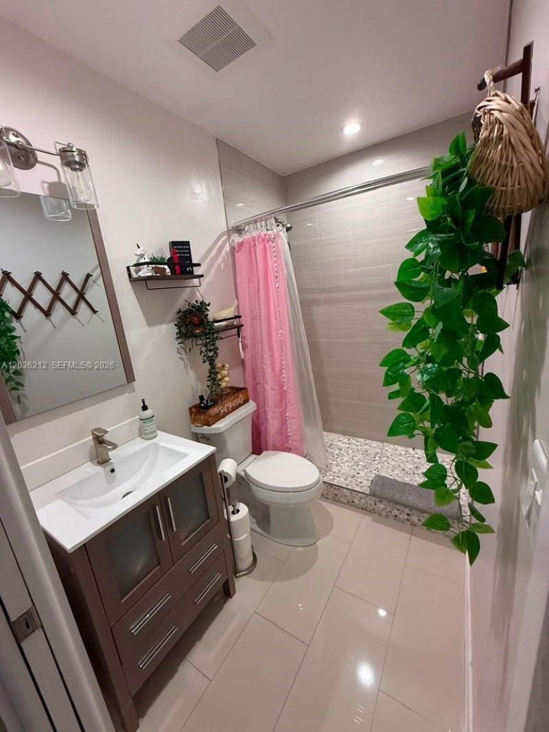 875 W 72nd Pl, Unit 875, Hialeah, FL 33014 Photo