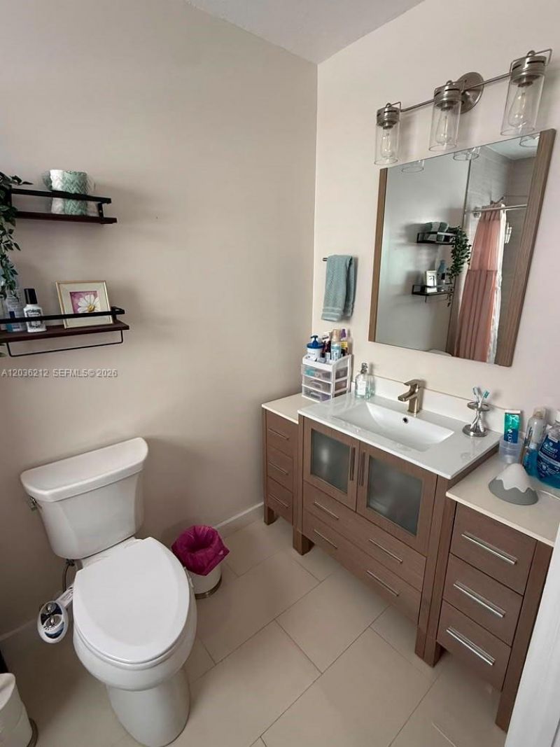 875 W 72nd Pl, Unit 875, Hialeah, FL 33014 Photo