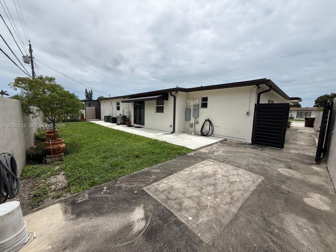 875 W 72nd Pl, Unit 875, Hialeah, FL 33014 Photo