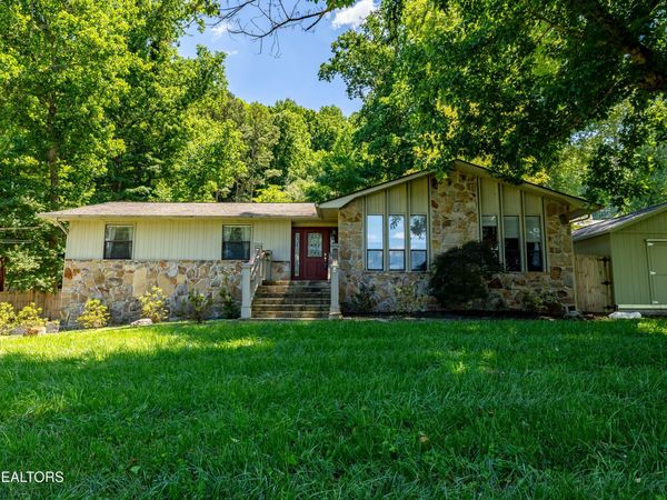 6704 Ottari Drive, Knoxville, TN 37918