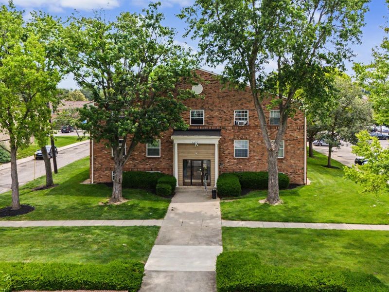 4696 Tarryton Court S, Unit 3H, Columbus, OH 43228 Photo 1