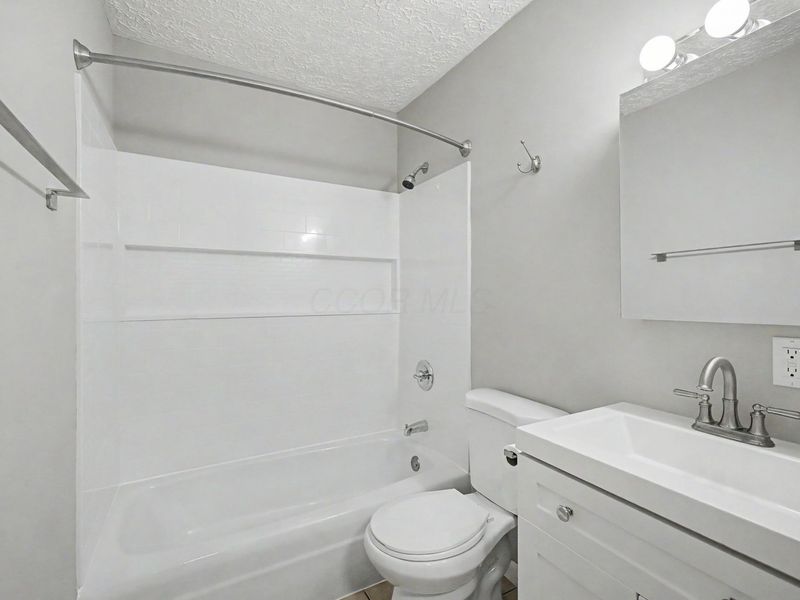 4696 Tarryton Court S, Unit 3H, Columbus, OH 43228 Photo 9