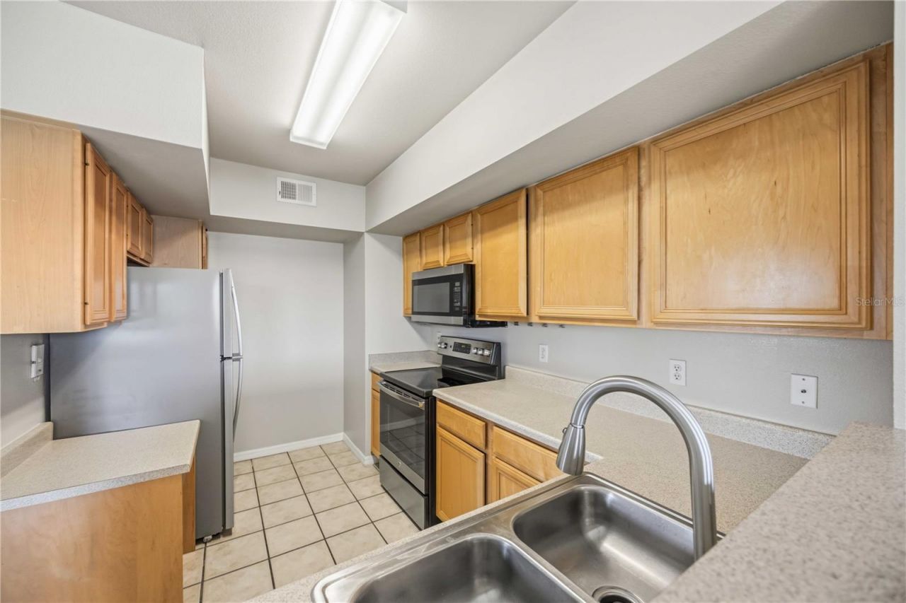 1025 Villagio Circle, Unit 208, Sarasota, FL 34237 Photo