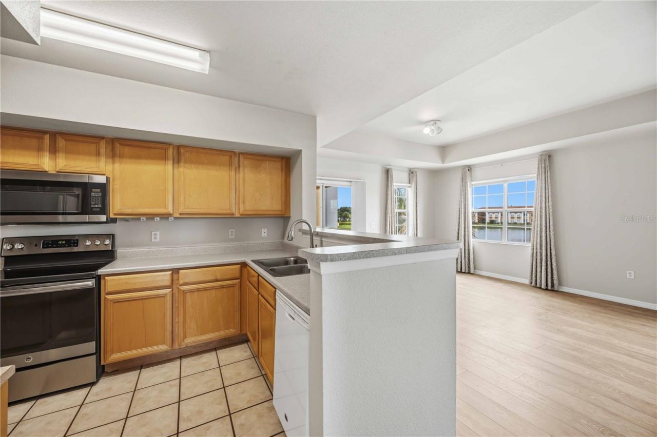 1025 Villagio Circle, Unit 208, Sarasota, FL 34237 Photo