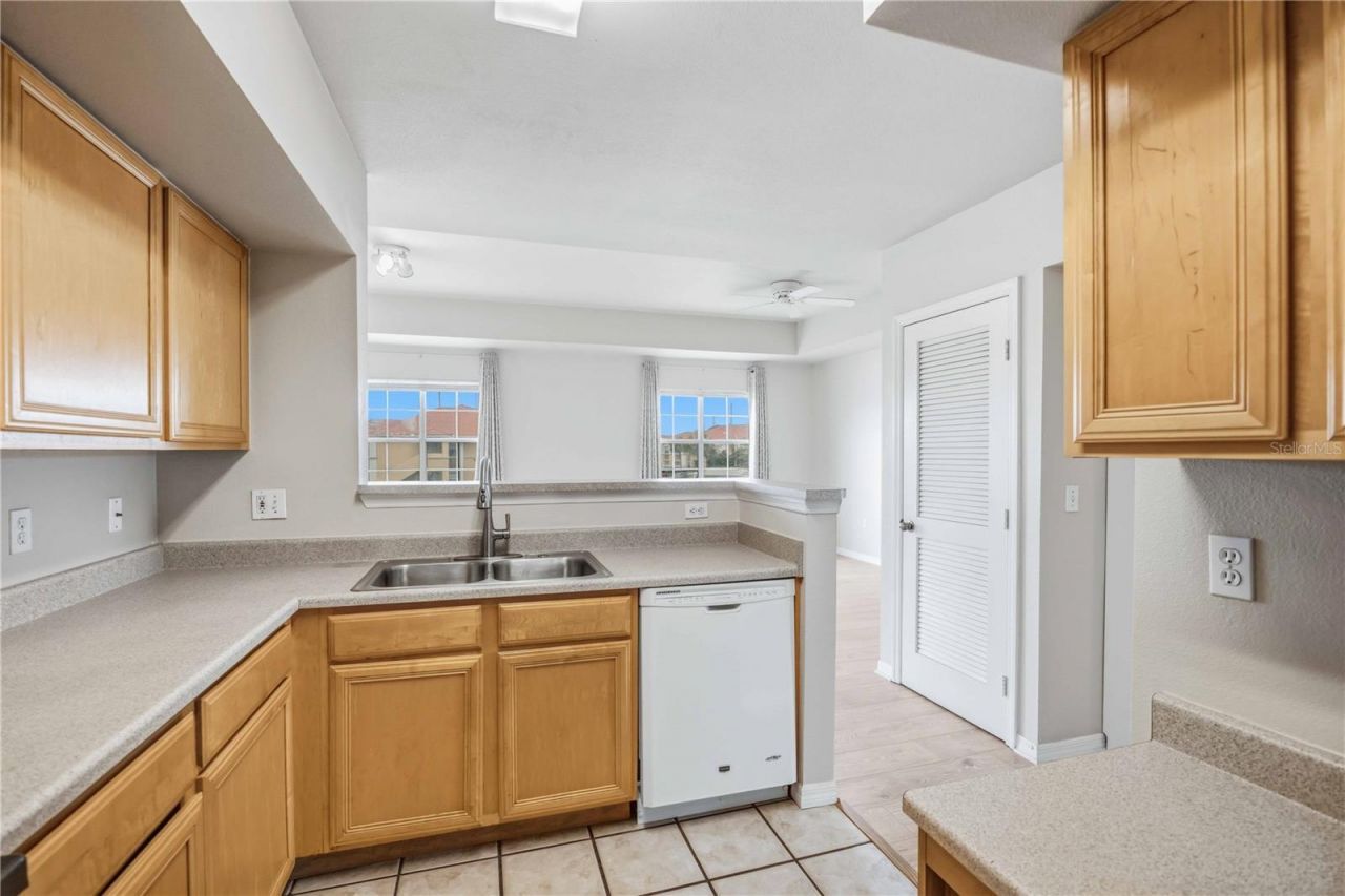1025 Villagio Circle, Unit 208, Sarasota, FL 34237 Photo