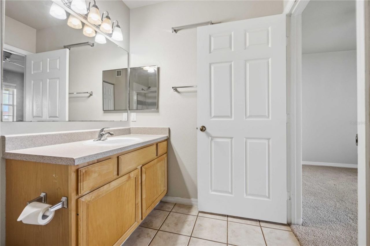 1025 Villagio Circle, Unit 208, Sarasota, FL 34237 Photo