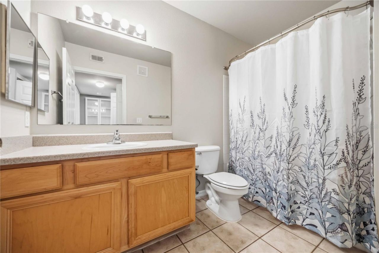 1025 Villagio Circle, Unit 208, Sarasota, FL 34237 Photo
