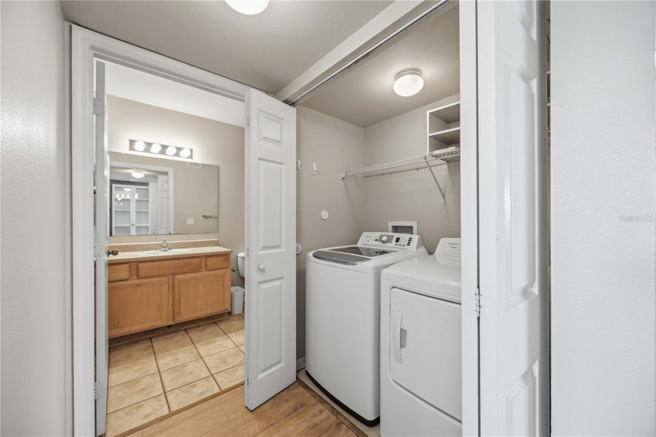 1025 Villagio Circle, Unit 208, Sarasota, FL 34237 Photo