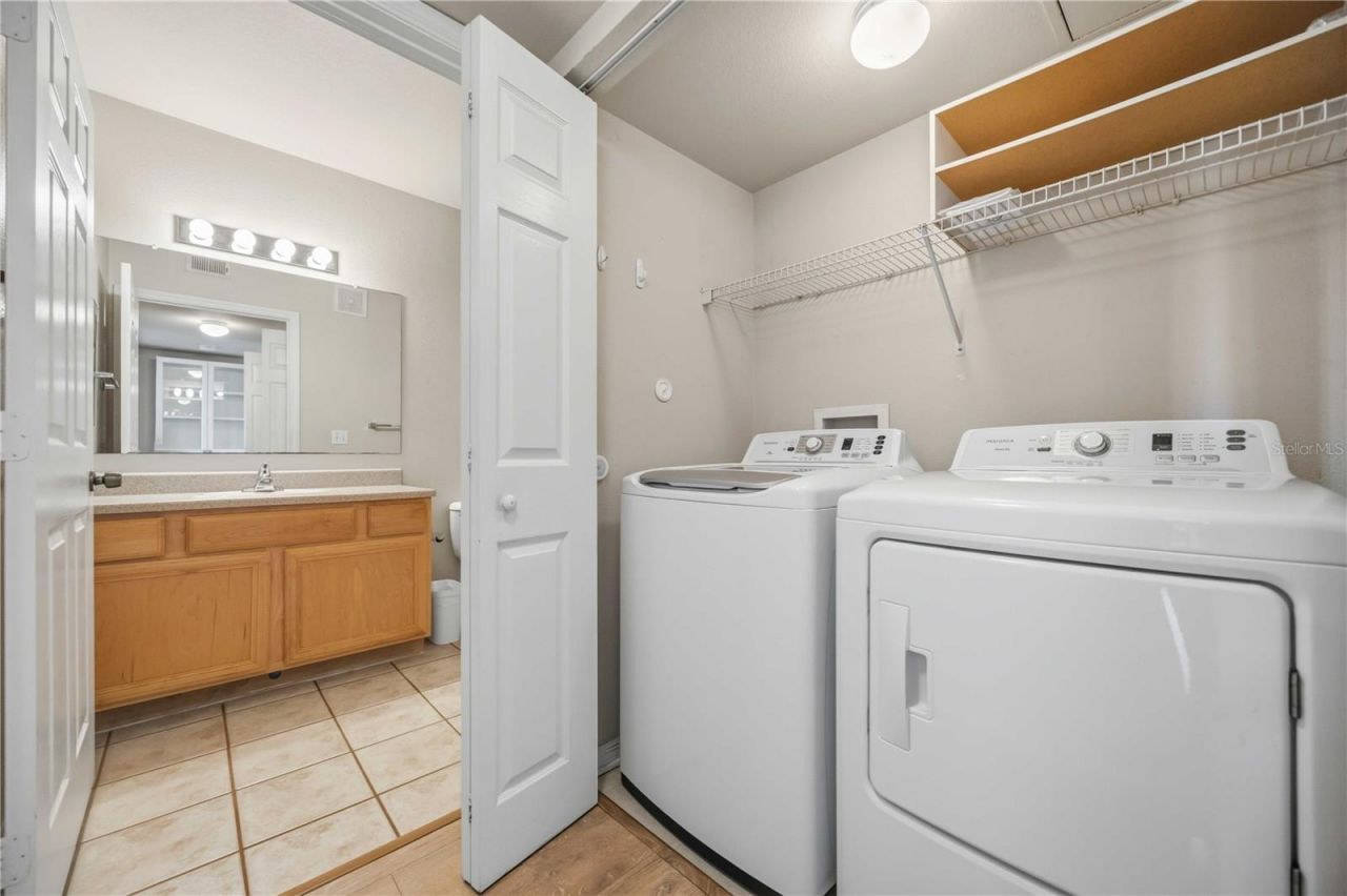 1025 Villagio Circle, Unit 208, Sarasota, FL 34237 Photo