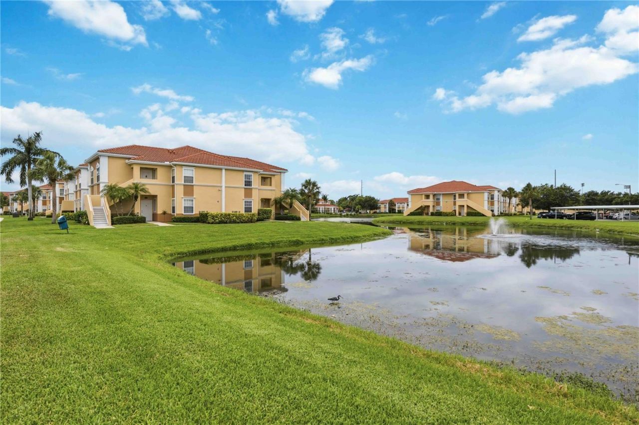 1025 Villagio Circle, Unit 208, Sarasota, FL 34237 Photo