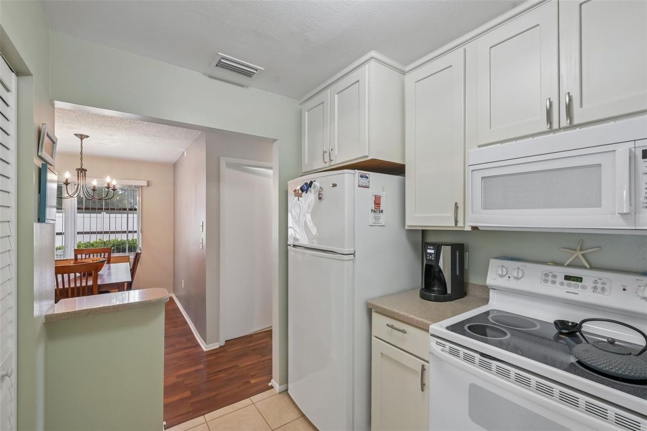 390 301 Boulevard W, Unit 4D, Bradenton, FL 34205 Photo