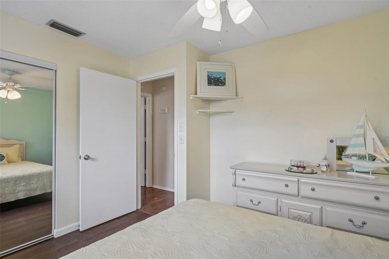 390 301 Boulevard W, Unit 4D, Bradenton, FL 34205 Photo