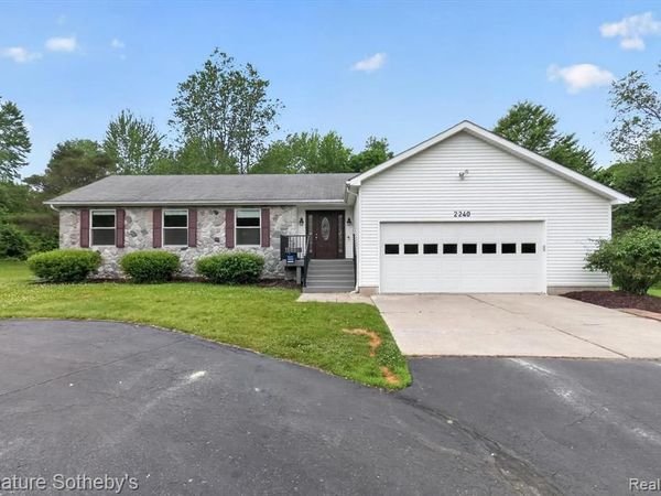 2240 Hidden Lake Trail , Brandon Twp, MI 48462
