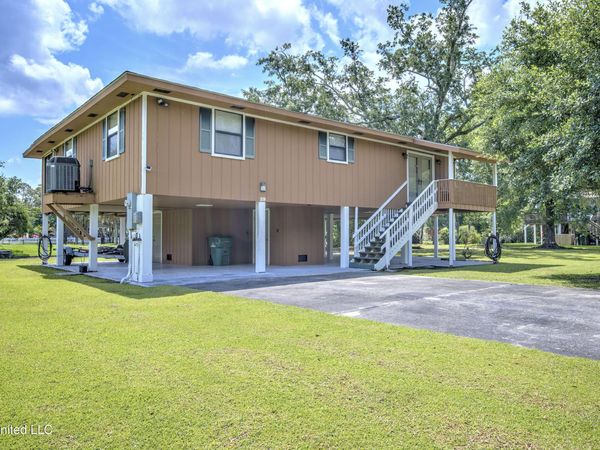 39 Harrison Road, Bay Saint Louis, MS 39520