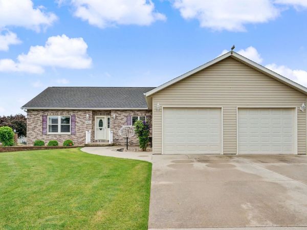 441 8th Ave NW, Dyersville, IA 52040