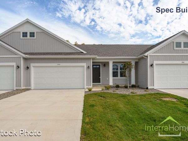 1595 N Village Circle, Kalamazoo, MI 49009