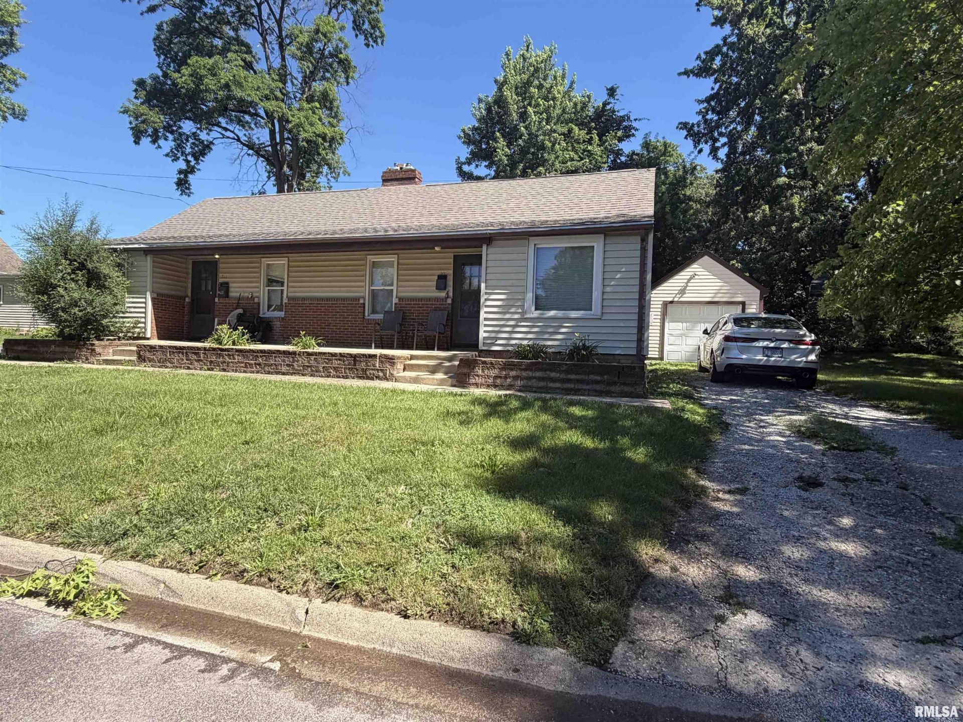 209/211 Madison, Washington, IL 61571 Main Photo